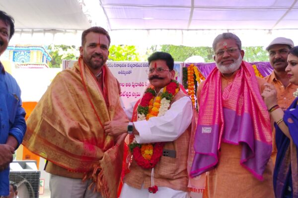 Divine Chants Unite 2000 Devotees: Vishnu Sahasranama Parayanam at Ancient Palaknuma Temple